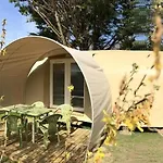 Zecamping 3 Etoiles - Piscine Chauffee Haute Saison Campsite